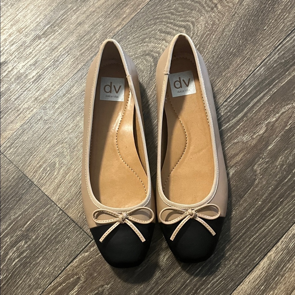 DV by Dolce Vita Women's Beige and Black Flats